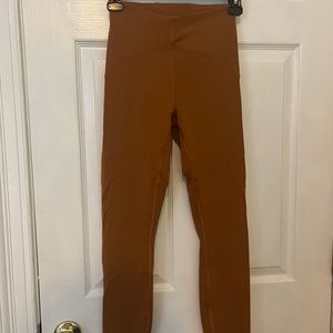 Lululemon leggings instill high rise